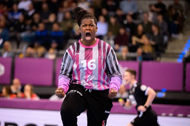 Handball: DHB-Pokal, Halbfinale, Thueringer HC - HSG Bensheim Auerbach Torhueterin Vanessa Fehr (Bensheim) Jubel Freude Emotion Stuttgart Porsche Arena Baden-Württemberg Deutschland