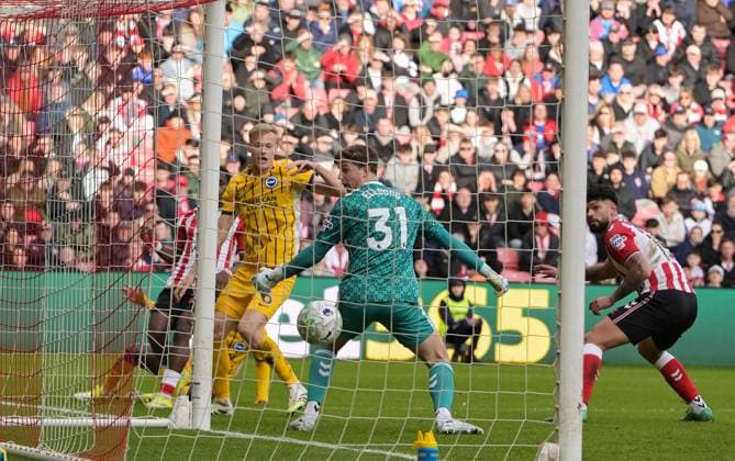 Yankuba Minteh of Brighton & Hove Albion scores the opeing goal past Melker Ellborg of Sunderland Sunderland v Brighton and Hove Albion, Premier League, Football, Stadium of Light, Sunderland, UK - 14 Mar 2026Sunderland Stadium of Light United Kingdom EDITORIAL USE ONLY No use with unauthorised audio, video, data, fixture lists, club league logos or live services. Online in-match use limited to 120 images, no video emulation. No use in betting, games or single club league player publications. Copyright: xGreigxCowie Shutterstockx 16757170av