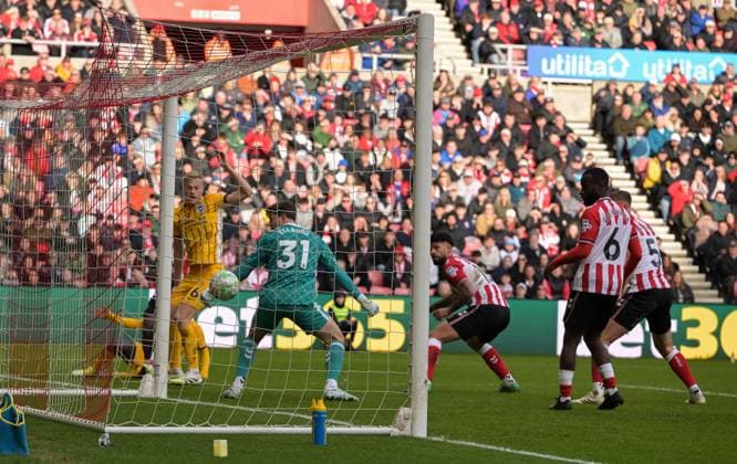 Yankuba Minteh of Brighton & Hove Albion scores the opeing goal past Melker Ellborg of Sunderland Sunderland v Brighton and Hove Albion, Premier League, Football, Stadium of Light, Sunderland, UK - 14 Mar 2026Sunderland Stadium of Light United Kingdom EDITORIAL USE ONLY No use with unauthorised audio, video, data, fixture lists, club league logos or live services. Online in-match use limited to 120 images, no video emulation. No use in betting, games or single club league player publications. Copyright: xGreigxCowie Shutterstockx 16757170aw