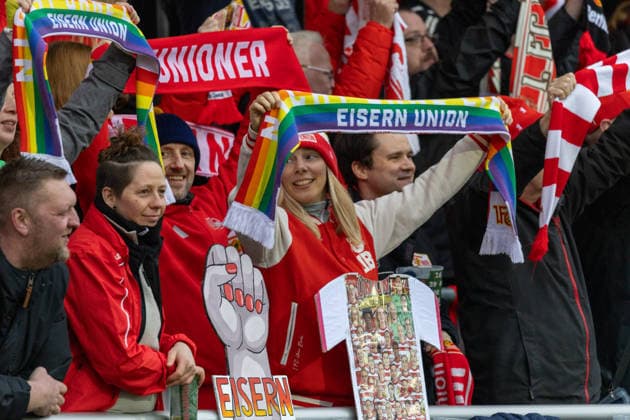 Deutschland, Google Pixel Frauen-Bundesliga, Saison 2025 2026, 20. Spieltag, Trainingszentrum Cottaweg, RB Leipzig vs 1.FC Union Berlin, Fanszene mit Schal Copyright: xMichellexLukax