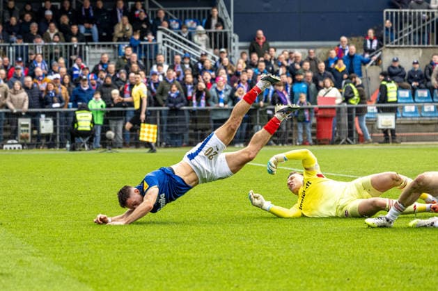 14.03.2026 Fußball 2. Bundesliga Männer Saison 2025 2026 26. Spieltag KSV Holstein Kiel - 1. FC Nürnberg (Kiel in Blau, Nürnberg in Weiß) Kiel Holstein-Stadion, Westring 501 Schleswig Holstein Deutschland