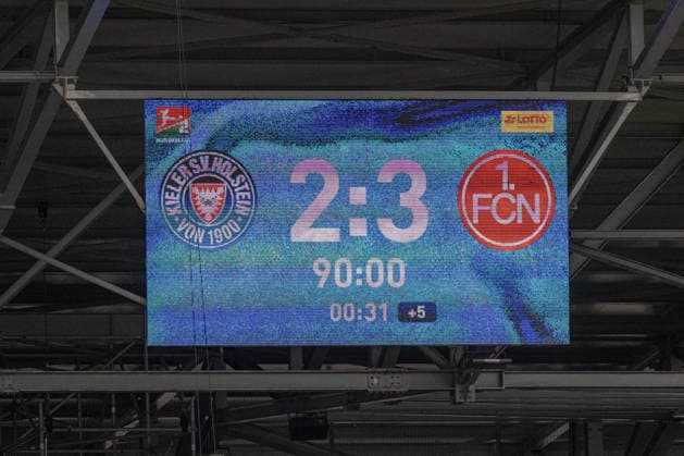 14.03.2026 Fußball 2. Bundesliga Männer Saison 2025 2026 26. Spieltag KSV Holstein Kiel - 1. FC Nürnberg (Kiel in Blau, Nürnberg in Weiß) Für Kiel gab es an diesem Nachmittag im eigenen Stadion nichts zu holen Kiel Holstein-Stadion, Westring 501 Schleswig Holstein Deutschland