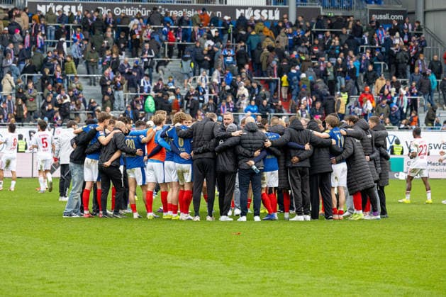14.03.2026 Fußball 2. Bundesliga Männer Saison 2025 2026 26. Spieltag KSV Holstein Kiel - 1. FC Nürnberg (Kiel in Blau, Nürnberg in Weiß) Niedergeschlagene Stimmung nach dem Abpfiff bei Holstein Kiel Kiel Holstein-Stadion, Westring 501 Schleswig Holstein Deutschland