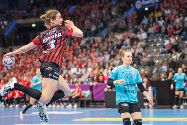 Handball I Frauen I Saison 2025-2026 I DHB-Pokal Final 4 I Halbfinale I Thüringer HC - HSG Bensheim Auerbach I 14.03.2026 Amelie Berger (3, HSG Bensheim Auerbach) im Wurf Stuttgart Porsche Arena Baden-Württemberg Deutschland Copyright: xLobeca MaxxPetershansx
