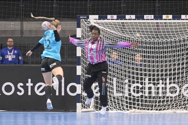 Vanessa Fehr (HSG Bensheim Auerbach, 16) im Tor im Zweikampf mit Rikke Hoffbeck Petersen (Thueringer HC, 22) Thueringer HC vs. HSG Bensheim Auerbach, Handball, Frauen, DHB Pokal Haushahn Final 4, Halbfinale, Saison 2025 2026, 14.03.2026 Thueringer HC vs. HSG Bensheim Auerbach, Handball, Frauen, DHB Pokal Haushahn Final 4, Halbfinale, Saison 2025 2026, 14.03.2026 Stuttgart Copyright: xEibner-Pressefoto TobiasxBaurx EP_TBR