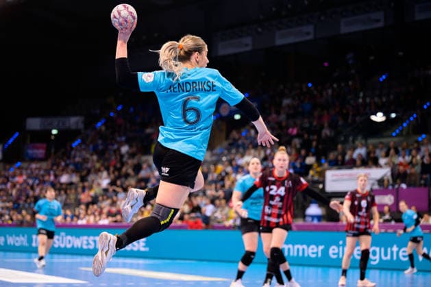 Handball: DHB-Pokal, Halbfinale, Thueringer HC - HSG Bensheim Auerbach Nathalie Hendrikse (Thueringer HC) Stuttgart Porsche Arena Baden-Württemberg Deutschland
