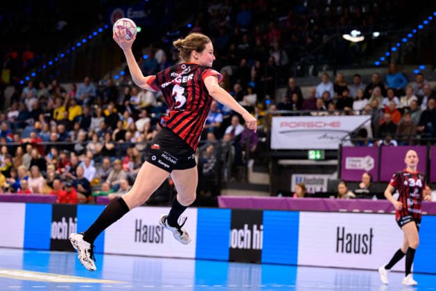 Handball: DHB-Pokal, Halbfinale, Thueringer HC - HSG Bensheim Auerbach Amelie Berger (Bensheim) Stuttgart Porsche Arena Baden-Württemberg Deutschland