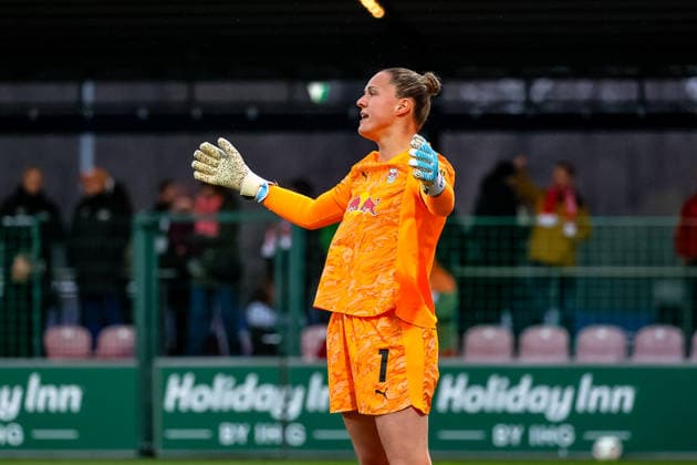 Elvira Herzog (RB Leipzig Frauen, 01) ist enttäuscht, enttaeuscht, niedergeschlagen, disappointed nach dem Gegentor zum 2:2, RB Leipzig Frauen vs. 1. FC Union Berlin Frauen, Fussball, Google Pixel Frauen-Bundesliga, 20. Spieltag, Saison 2025 2026, 14.03.2026 ,¨ DFL REGULATIONS PROHIBIT ANY USE OF PHOTOGRAPHS AS IMAGE SEQUENCES AND OR QUASI-VIDEO,¨ RB Leipzig Frauen vs. 1. FC Union Berlin Frauen, Fussball, Google Pixel Frauen-Bundesliga, 20. Spieltag, Saison 2025 2026, 14.03.2026 Leipzig Copyright: xEibner-Pressefoto LauraxRoemerx EP_LRR