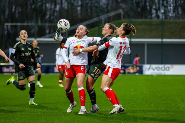Dina Orschmann (1. FC Union Berlin Frauen, 11) mit hohem Fuss zum Bal, Zweikampf, Duell, Kampf Lou-Ann Joly (RB Leipzig Frauen, 06), Sandra Starke (RB Leipzig Frauen, 13) , RB Leipzig Frauen vs. 1. FC Union Berlin Frauen, Fussball, Google Pixel Frauen-Bundesliga, 20. Spieltag, Saison 2025 2026, 14.03.2026 ,¨ DFL REGULATIONS PROHIBIT ANY USE OF PHOTOGRAPHS AS IMAGE SEQUENCES AND OR QUASI-VIDEO,¨ RB Leipzig Frauen vs. 1. FC Union Berlin Frauen, Fussball, Google Pixel Frauen-Bundesliga, 20. Spieltag, Saison 2025 2026, 14.03.2026 Leipzig Copyright: xEibner-Pressefoto LauraxRoemerx EP_LRR