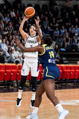 LYON-VILLEURBANNE, FRANCE - MARCH 14: Leeseul Kang (Republic of Korea, 3) shoots another three pointer over Daniela Gonzalez (Colombia, 19) during the FIBA Women™s World Cup Qualifying Tournament match between Republic of Korea (KOR) vs. Colombia (COL) at Astroballe on matchday 3 of the FIBA Women™s World Cup Qualifying Tournament on March 14, 2026 in Lyon-Villeurbanne, France. France Copyright: xSteffiexWunderlx