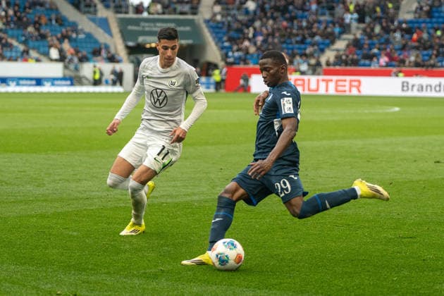 Zweikampf Adam Daghim (VFL Wolfsburg, 11), Bazoumana Toure (TSG Hoffenheim, 29), GER, TSG 1899 Hoffenheim vs. VfL Wolfsburg, Fussball, 1. Bundesliga, 26. Spieltag, Spielzeit 2025 2026, 14.03.2026, DFL REGULATIONS PROHIBIT ANY USE OF PHOTOGRAPHS AS IMAGE SEQUENCES AND OR QUASI-VIDEO, GER, TSG 1899 Hoffenheim vs. VfL Wolfsburg, Fussball, 1. Bundesliga, 26. Spieltag, Spielzeit 2025 2026, 14.03.2026, Sinsheim *** Adam Daghim VFL Wolfsburg, 11 , Bazoumana Toure TSG Hoffenheim, 29 , GER, TSG 1899 Hoffenheim vs VfL Wolfsburg, Football, 1 Bundesliga, Matchday 26, Season 2025 2026, 14 03 2026, DFL REGULATES PROHIBIT ANY USE OF PHOTOGRAPHS AS IMAGE SEQUENCES AND OR QUASI VIDEO, GER, TSG 1899 Hoffenheim vs VfL Wolfsburg, Football, 1 Bundesliga, Matchday 26, Season 2025 2026, 14 03 2026, Sinsheim Copyright: xEibner-Pressefoto EdwardxCheungx EP_ECG