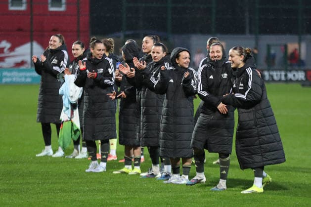 Google Pixel Frauen-Bundesliga, RB Leipzig - 1. FC Union Berlin; 14.03.2026 Das Team von Union Berlin applaudiert den vielen mitgereisten Fans. Fußball, Google Pixel Frauen-Bundesliga, Saison 2025 2026, 20. Spieltag: RB Leipzig vs. 1. FC Union Berlin am 14.03.2026, Trainingszentrum Cottaweg, Leipzig. DFB REGULATIONS PROHIBIT ANY USE OF PHOTOGRAPHS AS IMAGE SEQUENCES AND OR QUASI-VIDEO. Copyright: xBEAUTIFULxSPORTS JanxKaeferx