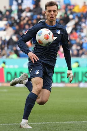 14.03.2026, xtvx, Fussball 1.Bundesliga, TSG 1899 Hoffenheim - VfL Wolfsburg v.l. Fisnik Asllani (TSG 1899 Hoffenheim) Portrait (DFL DFB REGULATIONS PROHIBIT ANY USE OF PHOTOGRAPHS as IMAGE SEQUENCES and or QUASI-VIDEO) Sinsheim