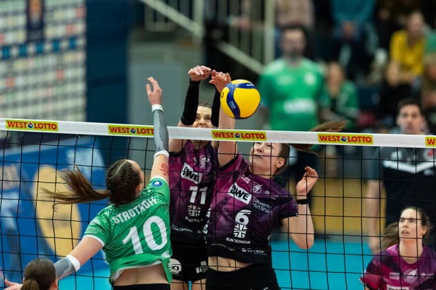 1. Volleyball Bundesliga Frauen: USC Münster vs. Schwarz-Weiss Erfurt; Münster; 14.03.2026 Amelie Strothoff ( 10; USC Münster) gegen Isabel KovaÄiÄ‡ ( 11; Schwarz-Weiss Erfurt) (Bildmitte) und Lena Linke ( 6; Schwarz-Weiss Erfurt) (rechts) 1. Volleyball Bundesliga Frauen: USC Münster vs. Schwarz-Weiss Erfurt; Sporthalle Berg Fidel; 14.03.2026 Copyright: xBEAUTIFULxSPORTS Duehringx
