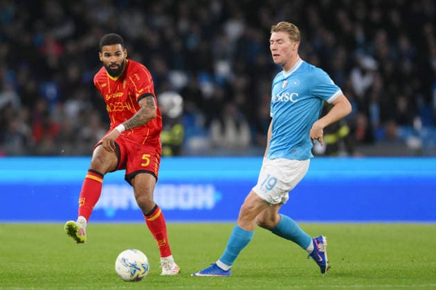 14th March 2026, Stadio Diego Armando Maradona, Naples, Italy; Serie A Football; Napoli versus Lecce; Jamil Siebert of US Lecce under pressure from Rasmus Hojlund of SSC Napoli  AllShotLive Content restricted for UK based newspaper