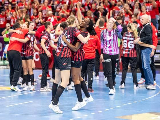 Matilda Ehlert (HSG Bensheim Auerbach, 10) jubelt mit Ndidi Agwunedu (HSG Bensheim Auerbach, 15), Thueringer HC vs. HSG Bensheim Auerbach, Handball, DHB Pokal Haushahn Final 4, Spielzeit 2025 2026, 14.03.2026 Thueringer HC vs. HSG Bensheim Auerbach, Handball, DHB Pokal Haushahn Final 4, Spielzeit 2025 2026, 14.03.2026 Stuttgart Copyright: xMichaelxSchmidt Eibner-Pressefotx EP_MST