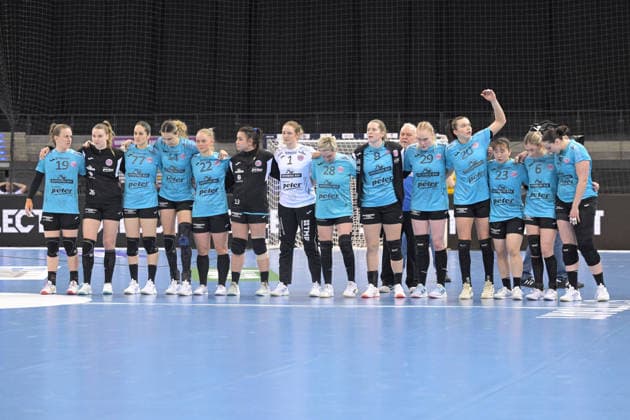 die Spielerinnen des Thueringer HC stehen bereit zum 7 Meter Werfen Thueringer HC vs. HSG Bensheim Auerbach, Handball, Frauen, DHB Pokal Haushahn Final 4, Halbfinale, Saison 2025 2026, 14.03.2026 Thueringer HC vs. HSG Bensheim Auerbach, Handball, Frauen, DHB Pokal Haushahn Final 4, Halbfinale, Saison 2025 2026, 14.03.2026 Stuttgart Copyright: xEibner-Pressefoto TobiasxBaurx EP_TBR