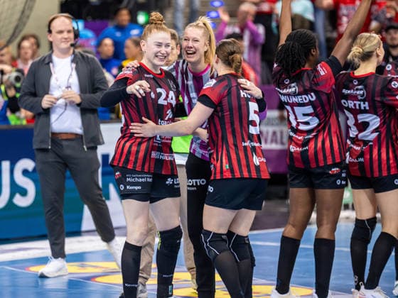 Helen van Beurden (HSG Bensheim Auerbach, 36), Isabell Hurst (HSG Bensheim Auerbach, 05) und Kim Irion (HSG Bensheim Auerbach, 25) freuen sich nach dem Sieg, Thueringer HC vs. HSG Bensheim Auerbach, Handball, DHB Pokal Haushahn Final 4, Spielzeit 2025 2026, 14.03.2026 Thueringer HC vs. HSG Bensheim Auerbach, Handball, DHB Pokal Haushahn Final 4, Spielzeit 2025 2026, 14.03.2026 Stuttgart Copyright: xMichaelxSchmidt Eibner-Pressefotx EP_MST