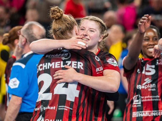 Nina Engel (HSG Bensheim Auerbach, 06) freut sich mit Meike Schmelzer (HSG Bensheim Auerbach, 24), Thueringer HC vs. HSG Bensheim Auerbach, Handball, DHB Pokal Haushahn Final 4, Spielzeit 2025 2026, 14.03.2026 Thueringer HC vs. HSG Bensheim Auerbach, Handball, DHB Pokal Haushahn Final 4, Spielzeit 2025 2026, 14.03.2026 Stuttgart Copyright: xMichaelxSchmidt Eibner-Pressefotx EP_MST