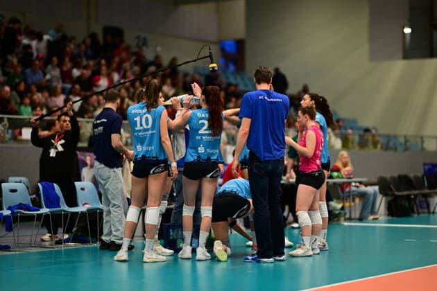 Volleyball I Frauen I Saison 2025-2026 I Bundesliga I Hauptrunde I ETV Hamburger Volksbank Volleys - VC Wiesbaden I 14.03.2026 VC Wiesbaden Frauen zusammen Hamburg CU-Arena Hamburg Deutschland Copyright: xLobeca FelixxSchlikisx