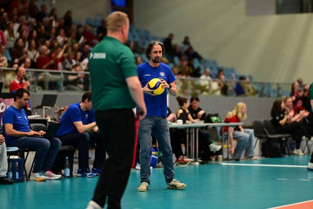 Volleyball I Frauen I Saison 2025-2026 I Bundesliga I Hauptrunde I ETV Hamburger Volksbank Volleys - VC Wiesbaden I 14.03.2026 Frank, Benedikt (VC Wiesbaden) Hamburg CU-Arena Hamburg Deutschland Copyright: xLobeca FelixxSchlikisx