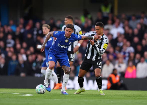 14th March 2026; Stamford Bridge, Chelsea, London, England: Premier League Football, Chelsea versus Newcastle United; Enzo Fernandez of Chelsea under pressure from Jacob Ramsey of Newcastle United of Newcastle United  JPxFletcher Content restricted for UK based newspaper