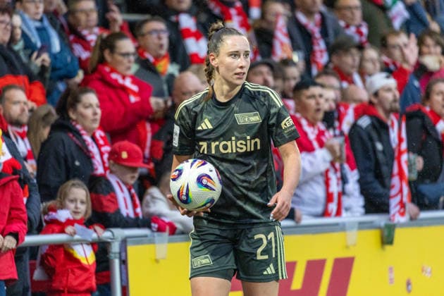 Deutschland, Google Pixel Frauen-Bundesliga, Saison 2025 2026, 20. Spieltag, Trainingszentrum Cottaweg, RB Leipzig vs 1.FC Union Berlin, Weiß Anna (1. FC Union Berlin, 21) beim Einwurf Copyright: xMichellexLukax