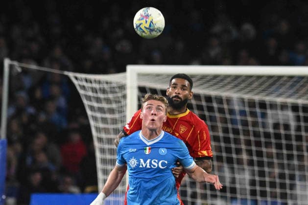 Rasmus Hojlund of SSC Napoli competes for the ball with Jamil Siebert of US Lecce during the Serie A Enelive match between SSC Napoli vs US Lecce at Diego Armando Maradona Stadium  Copyright: xAgostinoxGemito IPAxSportx xipa-agency.netx xx IPA_72873965 IPA_Agency_IPA72873965