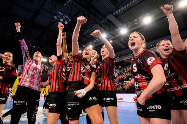 Handball: DHB-Pokal, Halbfinale, Thueringer HC - HSG Bensheim Auerbach Lucie-Marie Kretzschmar (Bensheim) Jubel Freude Emotion Torjubel Torschuetze Torschütze Stuttgart Porsche Arena Baden-Württemberg Deutschland