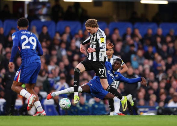 14th March 2026; Stamford Bridge, Chelsea, London, England: Premier League Football, Chelsea versus Newcastle United; Nick Woltemade of Newcastle United under pressure from Moises Caicedo of Chelsea  JPxFletcher Content restricted for UK based newspaper
