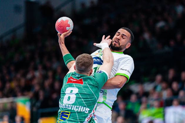 Zweikampf, v.l. Karolis Antanavicius (GWD Minden, 08), Philipp Ahouansou (HSG Wetzlar, 19) GER, GWD Minden vs. HSG Wetzlar, Handball, 1. Bundesliga, 25. Spieltag, Spielzeit 2025 2026, 14.03.2026 GER, GWD Minden vs. HSG Wetzlar, Handball, 1. Bundesliga, 25. Spieltag, Spielzeit 2025 2026, 14.03.2026 Minden Copyright: xEibner-Pressefoto JanxRollingerx EP_JSK