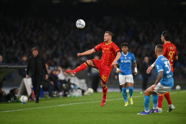 CALCIO - Serie A - SSC Napoli vs US Lecce Ylber Ramadani of US Lecce under pressure from Leonardo Spinazzola of SSC Napoli during the match of 29th day of the Serie A Championship between S.S.C. Napoli and U.S.Lecce at the Maradona Stadium on Mar 14, 2026 in Naples, Italy. during SSC Napoli vs US Lecce, Italian soccer Serie A match in Naples, Italy, March 14 2026 Naples Italy  Copyright: xIPAxSport ABACAx