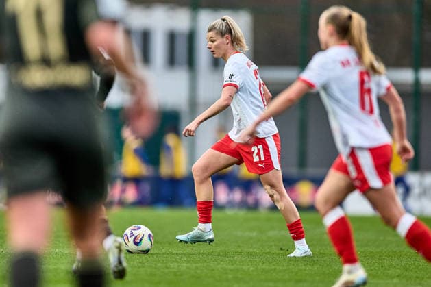 14.03.2026, GER, Frauenfußball, BL, 2025 2026, RB Leipzig - 1. FC Union Berlin Julia Landenberger (21, RB Leipzig), Aktion, mit Ball, geht ins Dribbling Leipzig Trainingszentrum der Roten Bulle Sachsen Deutschland