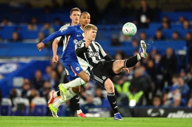 Lewis Hall of Newcastle United and Joao Pedro of Chelsea Chelsea v Newcastle United, Premier League, Football, Stamford Bridge, London, UK - 14 Mar 2026London Stamford Bridge United Kingdom EDITORIAL USE ONLY No use with unauthorised audio, video, data, fixture lists, club league logos or live services. Online in-match use limited to 120 images, no video emulation. No use in betting, games or single club league player publications.  Copyright: xMichaelxZemanek Shutterstockx 16757240ak