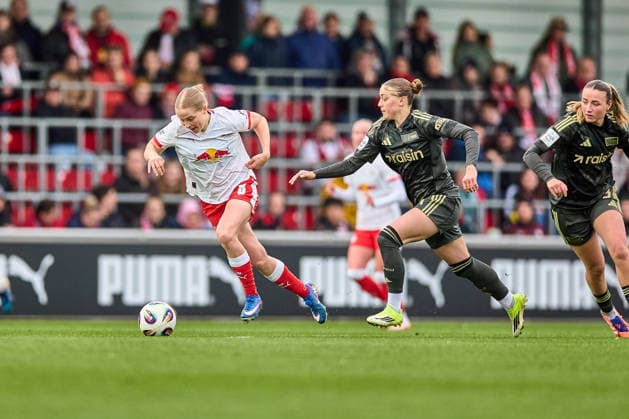 14.03.2026, GER, Frauenfußball, BL, 2025 2026, RB Leipzig - 1. FC Union Berlin Emilia Asgeirsdottir (8, RB Leipzig, li.), Aktion, mit Ball, Zweikampf, im Sprintduell Leipzig Trainingszentrum der Roten Bulle Sachsen Deutschland