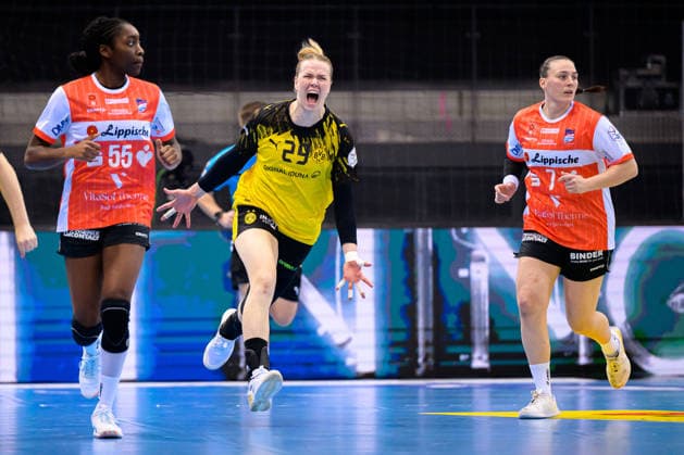 Handball: DHB-Pokal, Halbfinale, Borussia Dortmund - HSG Blomberg-Lippe Emma Olsson (Dortmund) Jubel Freude Emotion Torjubel Torschuetze Torschütze Stuttgart Porsche Arena Baden-Württemberg Deutschland