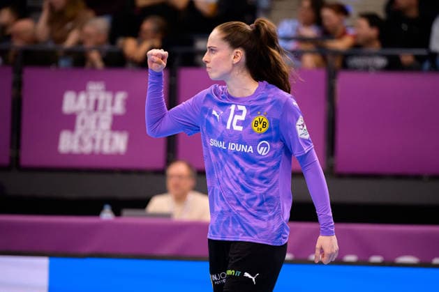 Handball: DHB-Pokal, Halbfinale, Borussia Dortmund - HSG Blomberg-Lippe Torhueterin Sarah Wachter (Dortmund) Jubel Freude Emotion Stuttgart Porsche Arena Baden-Württemberg Deutschland