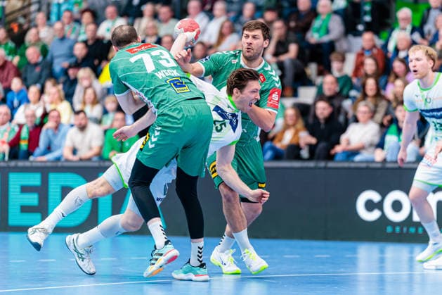 v.l. Alexander Weck (GWD Minden, 73), Justin Mueller (HSG Wetzlar, 25), Malte Donker (GWD Minden, 39) GER, GWD Minden vs. HSG Wetzlar, Handball, 1. Bundesliga, 25. Spieltag, Spielzeit 2025 2026, 14.03.2026 GER, GWD Minden vs. HSG Wetzlar, Handball, 1. Bundesliga, 25. Spieltag, Spielzeit 2025 2026, 14.03.2026 Minden Copyright: xEibner-Pressefoto JanxRollingerx EP_JSK