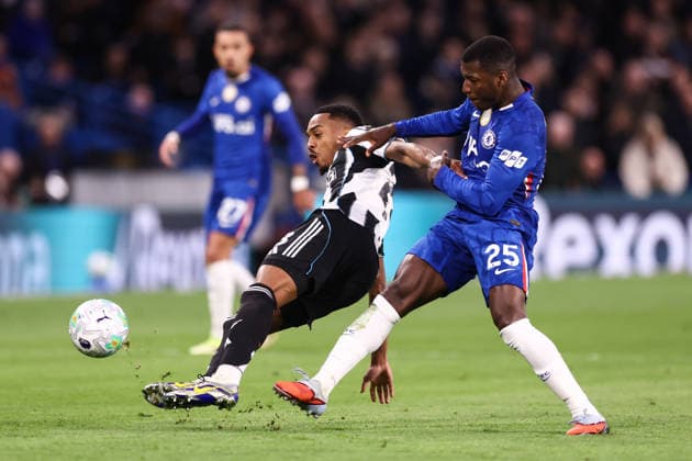 Chelsea v Newcastle United 14 March 2026, London - Premier League Football - Chelsea v Newcastle United - Joe Willock of Newcastle United and Moises Caicedo of Chelsea - Photo: Jacques Feeney Offside. London UK Copyright: xJacquesxFeeneyx xOffsidexOffside