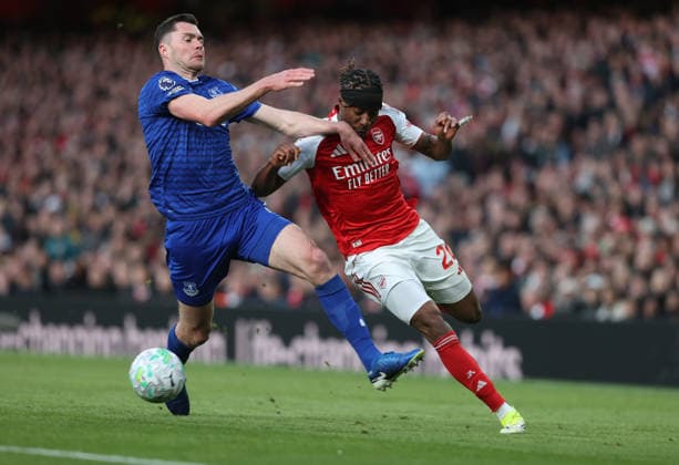 Arsenal v Everton 14 March 2026 London - Arsenal v Everton - Premier League football - Michael Keane of Everton challenges Noni Madueke of Arsenal - (Photo by Mark Leech). London UK Copyright: xMarkxLeechxOffside