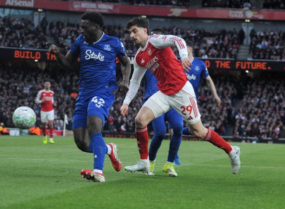 Football - 2025 2026 Premier League - Arsenal vs. Everton - The Emirates Stadium - Saturday 14th March 2026 Tim Iroegbunam of Everton and Kai Havertz of Arsenal 