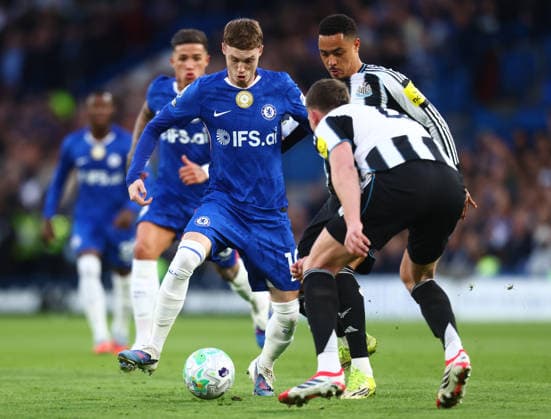 Chelsea v Newcastle United, English Premier League, Stamford Bridge, London, UK - 14 03 2026 Cole Palmer of Chelsea weaves through the Newcastle defence during the Premier League game between Chelsea and Newcastle United London Stamford Bridge London GBR, UK NEWSPAPERS OUT Copyright: xMarkxGreenwoodx