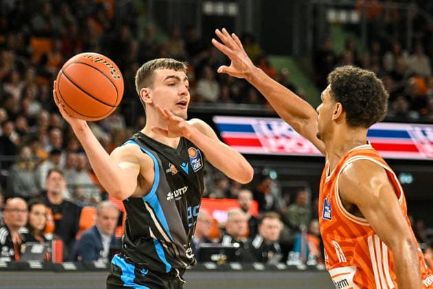 GER, BBL, ratiopharm Ulm vs Science City Jena 14.03.2026, ratiopharm arena, Neu-Ulm, GER, BBL, ratiopharm Ulm vs Science City Jena, im Bild Lorenz Bank (Jena, 25), Mark Smith (Ulm, 13)