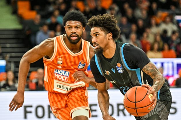 GER, BBL, ratiopharm Ulm vs Science City Jena 14.03.2026, ratiopharm arena, Neu-Ulm, GER, BBL, ratiopharm Ulm vs Science City Jena, im Bild Malik Osborne (Ulm, 10), Javon Franklin (Jena, 22)