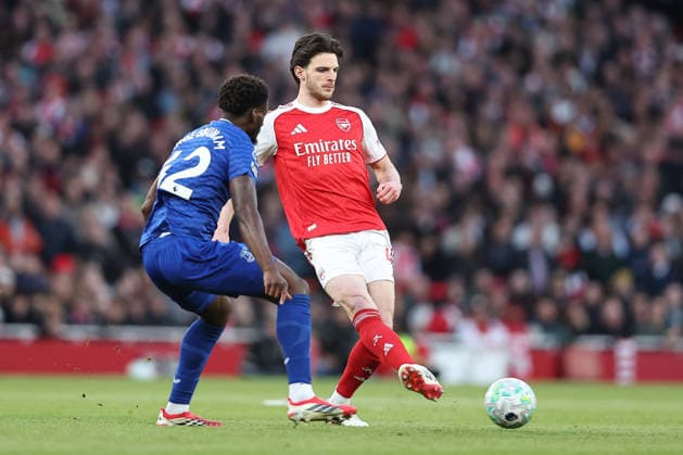 14th March 2026; Emirates Stadium, London, England; Premier League Football, Arsenal versus Everton; Declan Rice of Arsenal passes away from Tim Iroegbunam of Everton  KatiexChan Content restricted for UK based newspaper