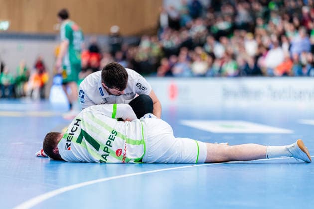 Medizinische Versorgung, Dominik Mappes (HSG Wetzlar, 07) GER, GWD Minden vs. HSG Wetzlar, Handball, 1. Bundesliga, 25. Spieltag, Spielzeit 2025 2026, 14.03.2026 GER, GWD Minden vs. HSG Wetzlar, Handball, 1. Bundesliga, 25. Spieltag, Spielzeit 2025 2026, 14.03.2026 Minden Copyright: xEibner-Pressefoto JanxRollingerx EP_JSK