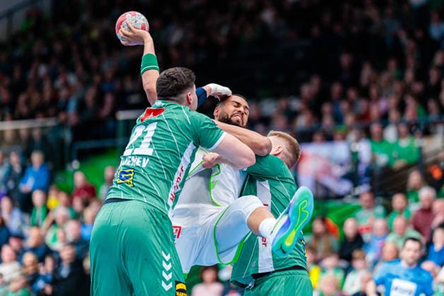 v.l. Mika Laurin Sajenev (GWD Minden, 21), Philipp Ahouansou (HSG Wetzlar, 19), Daniel Astrup Pedersen (GWD Minden, 03) GER, GWD Minden vs. HSG Wetzlar, Handball, 1. Bundesliga, 25. Spieltag, Spielzeit 2025 2026, 14.03.2026 GER, GWD Minden vs. HSG Wetzlar, Handball, 1. Bundesliga, 25. Spieltag, Spielzeit 2025 2026, 14.03.2026 Minden Copyright: xEibner-Pressefoto JanxRollingerx EP_JSK