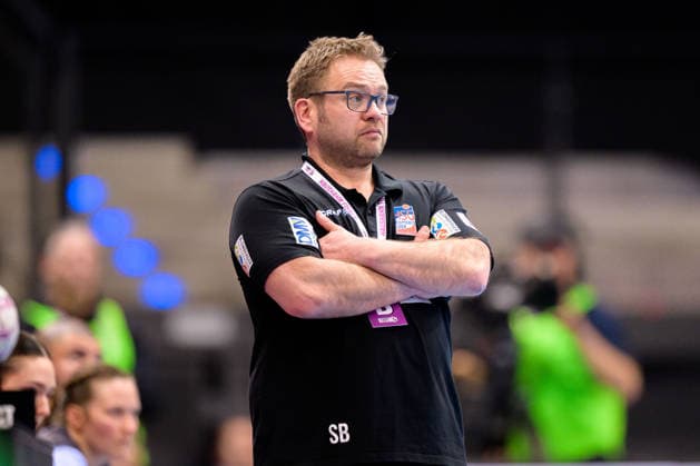 Handball: DHB-Pokal, Halbfinale, Borussia Dortmund - HSG Blomberg-Lippe Trainer Steffen Birkner (Blomberg) Stuttgart Porsche Arena Baden-Württemberg Deutschland