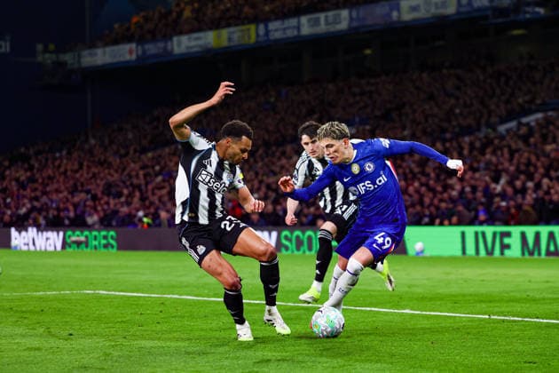 Chelsea v Newcastle United, Premier League Chelsea forward Alejandro Garnacho (49) battles with Newcastle United midfielder Jacob Murphy (23) during the Premier League match between Chelsea and Newcastle United at Stamford Bridge, London, UK on 14 March 2026. Editorial use only DataCo restrictions apply See www.football-dataco.com , Copyright: xNigelxKeenex PSI-23886-0080