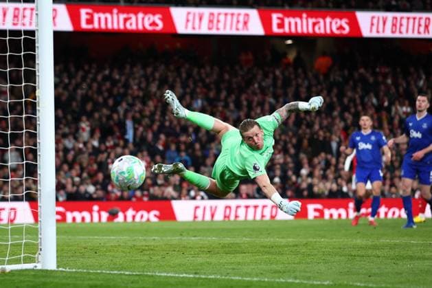 Jordan Pickford of Everton watches as the shot of Eberechi Eze of Arsenal goes wide Arsenal v Everton, Premier League, Football, Emirates Stadium, London, UK - 14 Mar 2026London Emirates Stadium United Kingdom EDITORIAL USE ONLY No use with unauthorised audio, video, data, fixture lists, club league logos or live services. Online in-match use limited to 120 images, no video emulation. No use in betting, games or single club league player publications. Copyright: xSimonxDael Shutterstockx 16757237al